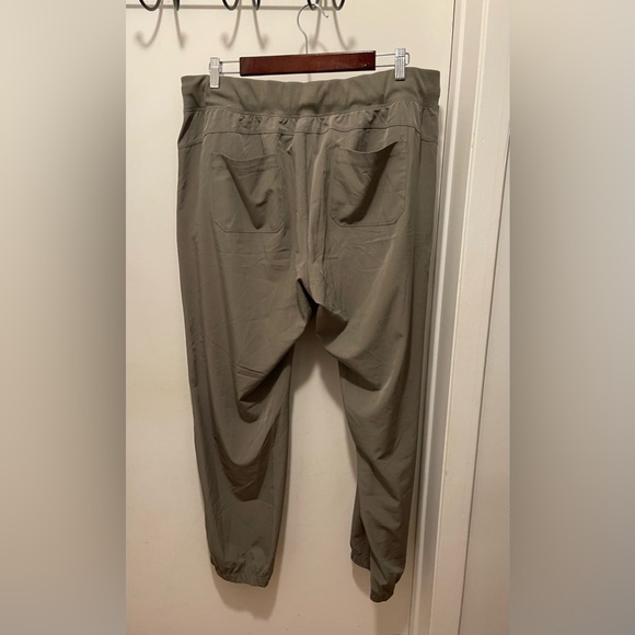 Calvin Kline army green wind performance pants. XL size - Picture 4 of 9